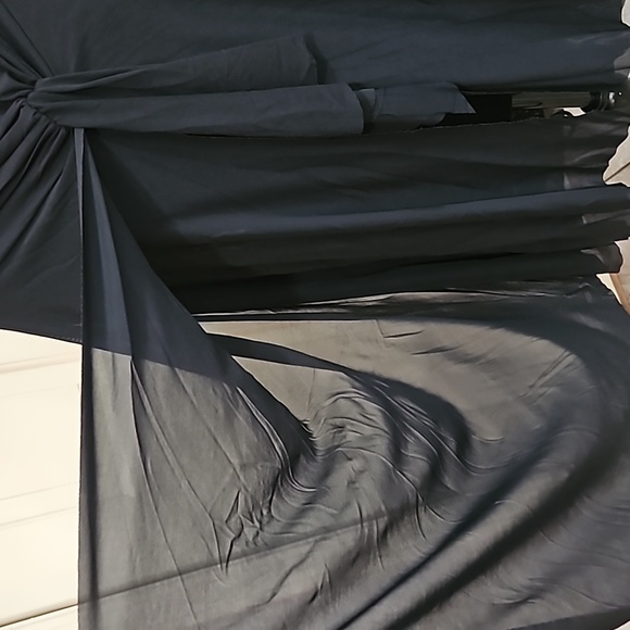 "PROFILE", SZ. M, Polyester and elastic, black, sleeveless cape. - Picture 6 of 14